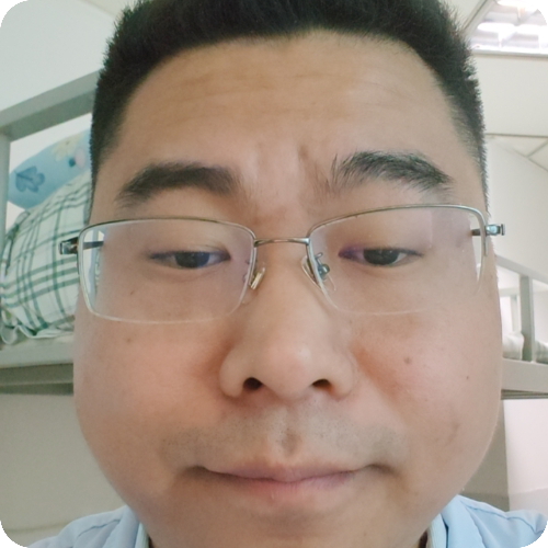 卢森医生头像照片