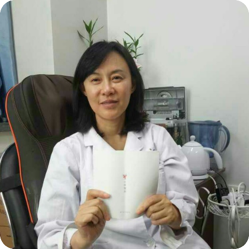 梁群医生头像照片