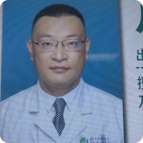 卢葳医生头像照片